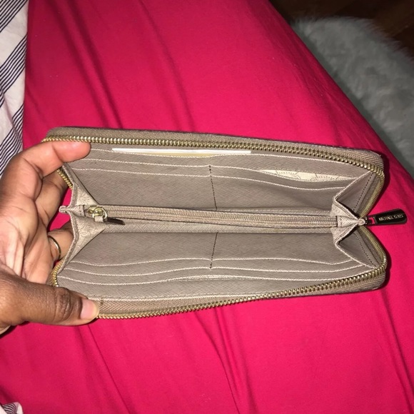 MK Wallet - Picture 2 of 5